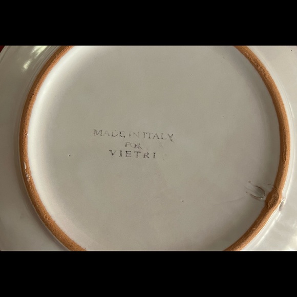 4 Handmade VIETRI ITALAN plates, 7.5”dia. eat & washed in dishwasher & display - Picture 2 of 7